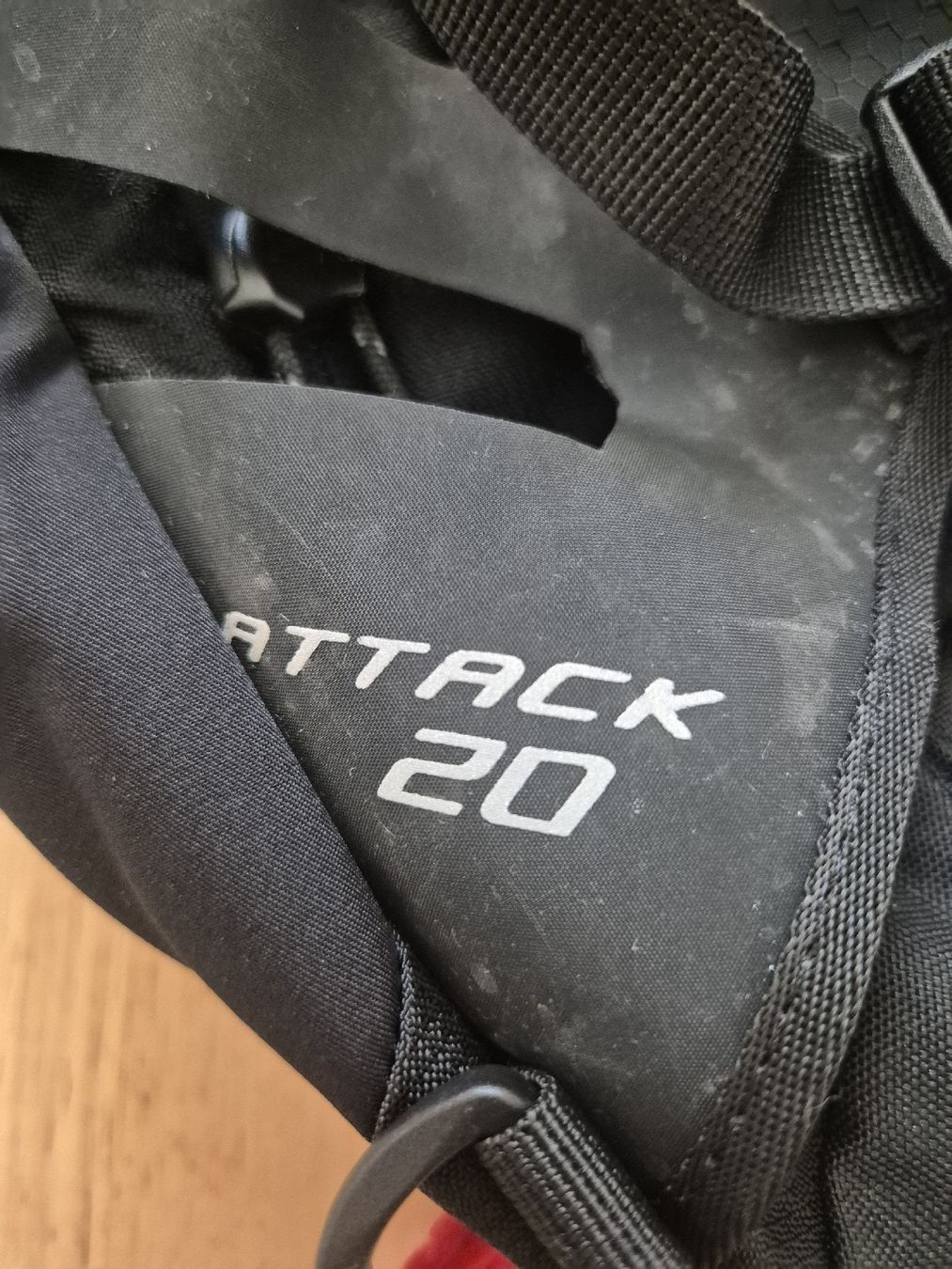 Deuter Rucksäcke: Deuter Attack 20 Rucksack Protektor gut erhalten – Gebraucht aus Zürich von Inanina 2