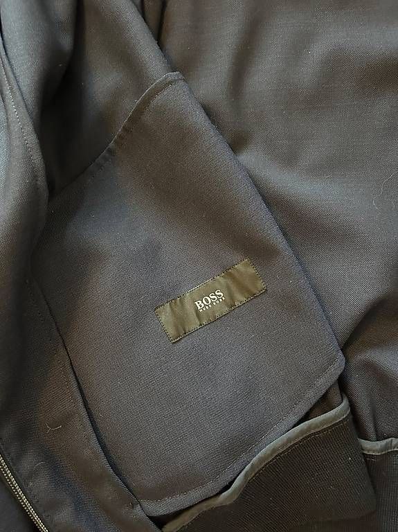 Hugo Boss Jacken: Bomberjacke Hugo Boss Grösse 52 dunkelblau – Neu (gemäss Beschreibung) aus Niederglatt ZH von Julia_4 2