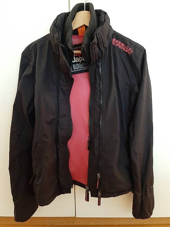 Jacken: Superdry Windcheater Damenjacke; Grösse M / schwarz – Gebraucht aus Bülach von Debbie017