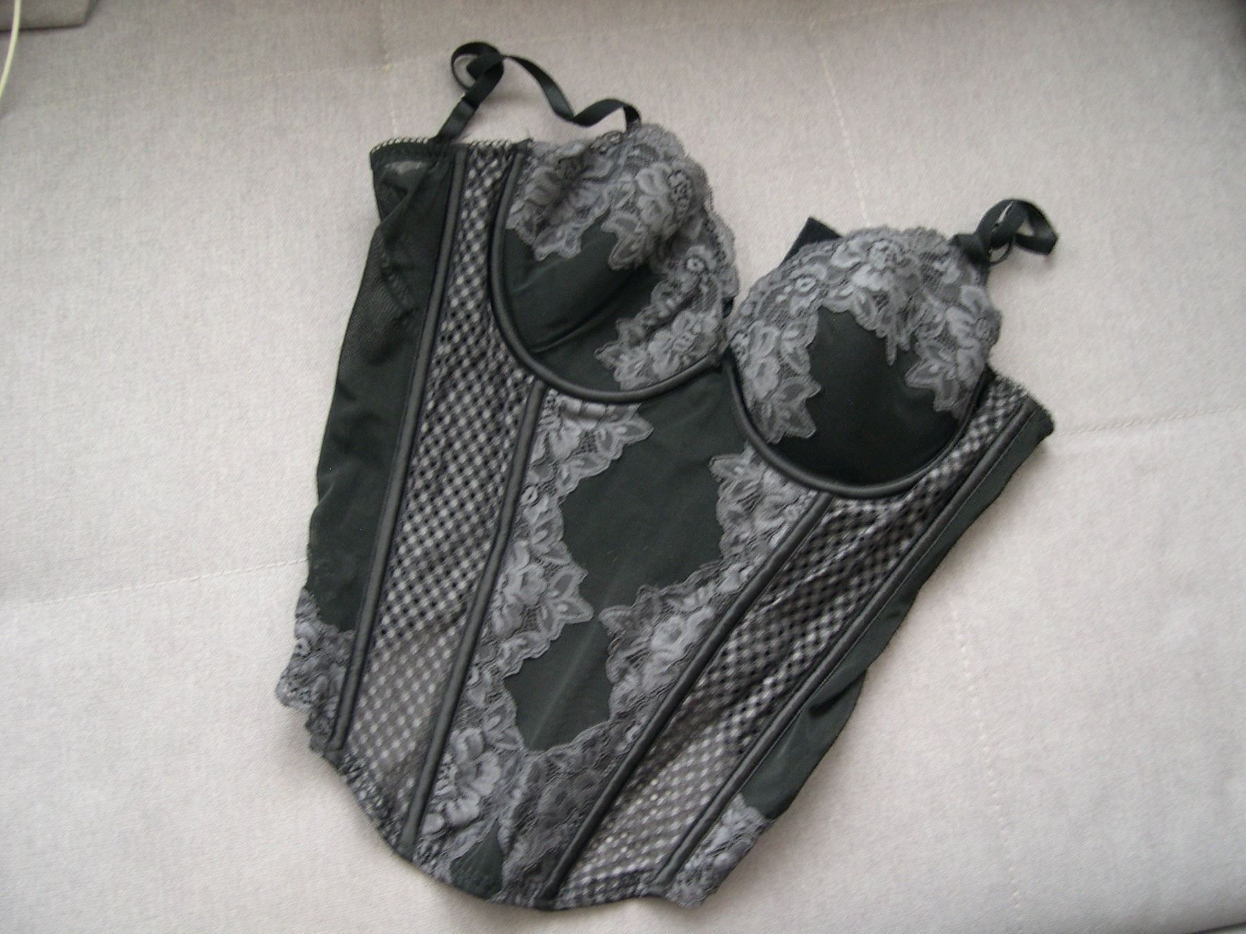 Altra biancheria intima: Schwarzes Damen Corsage mit Spitze Grösse 40 – Usato da Glattbrugg venduto da hap_8w8v