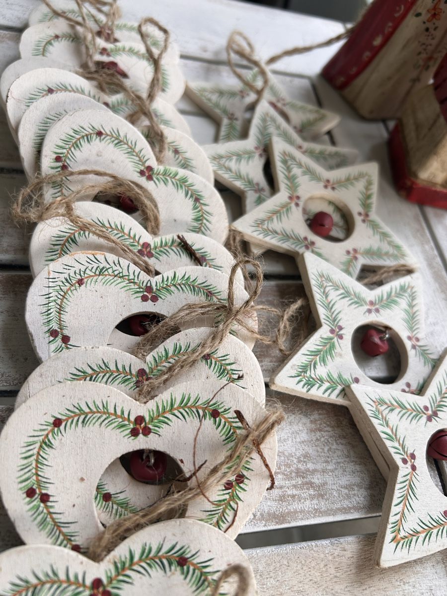 Alle Dekorationen: Holz weihnachtssterne und- Herzen – Gebraucht aus Kriens von and_rs5j