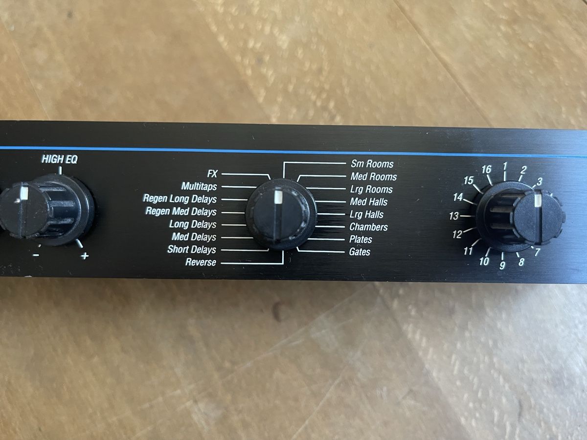 Alesis Strumenti musicali: Alesis Microverb III Hall- und Delay-Effektgerät -Top! – Usato da Zürich venduto da Komarik 1