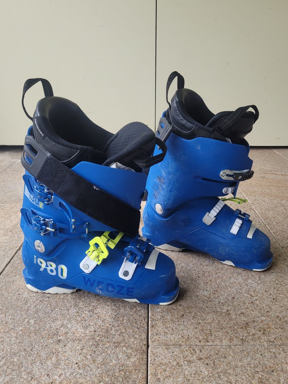 Scarpe per ragazzi: Kinder-Skischuhe Grösse 39-40 – Usato da Zug venduto da Leo2004 1