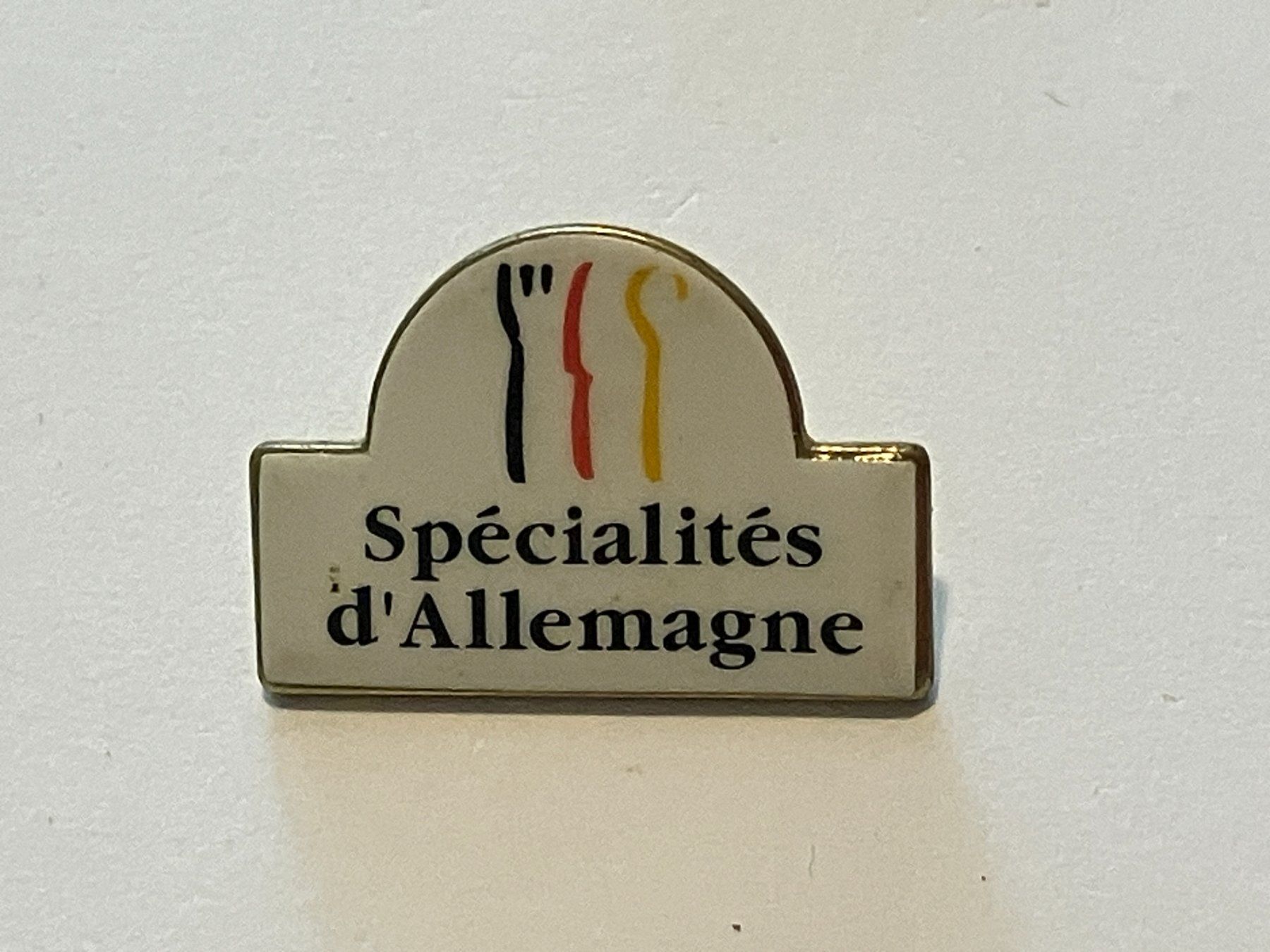 Placchette & Badge: 1 Pin Specialites d'Alllemagne – Usato da Basel venduto da djwwpp