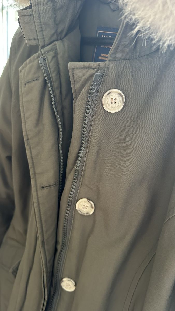 Woolrich Giacche: Woolrich Parka Damen olivgrün – Usato da Winterthur venduto da JVSMIN 2