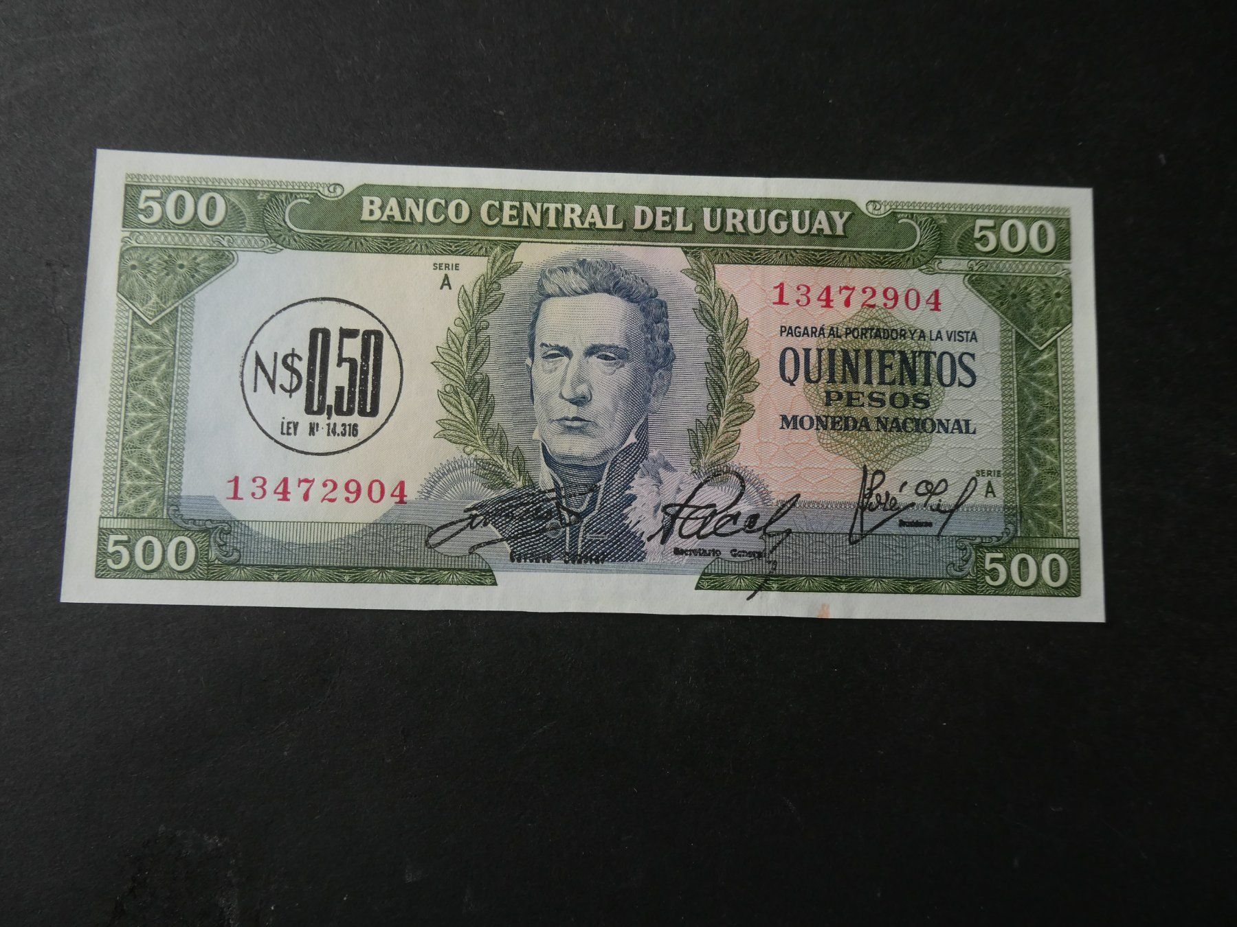 Billets de banque: Uruguay, alter Geldschein  - ungefaltet – D'occasion à Hinterforst par Rohusri