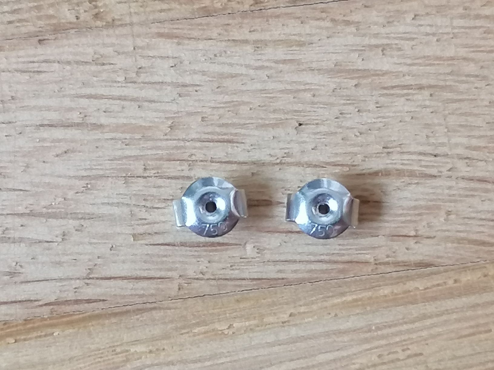 Ohrringe & -stecker: Ohrringe Herzform mit Stein, 750 Silber – Gebraucht aus Zürich von Kassandra2 2