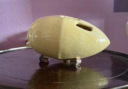 Intrigant petit vase en forme d’oeuf