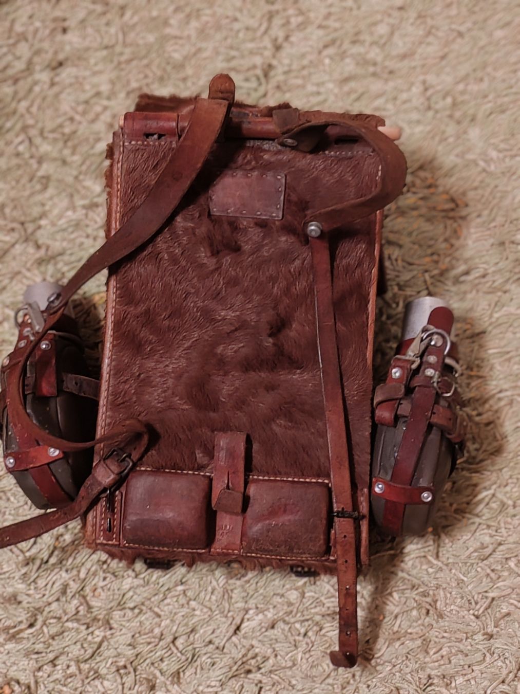 Schweizer Armee Zaini: Rucksack Leder Fell mit Bechern Ed. Dunke Melide 1942 – Usato da Wila venduto da neu_s8qs 4