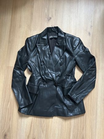 Blazer noir en similicuire Zara taille M