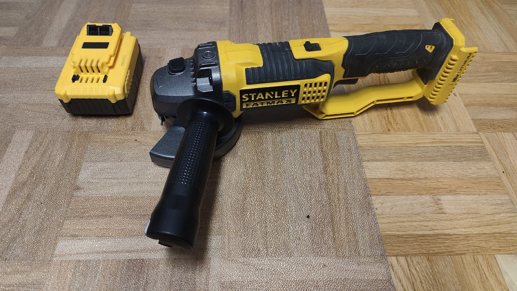 Stanley Tutte le macchine: Meuleuse d'angle Stanley Fatmax et accessoires – Usato da Neuchâtel venduto da AlexandreTamarc 1