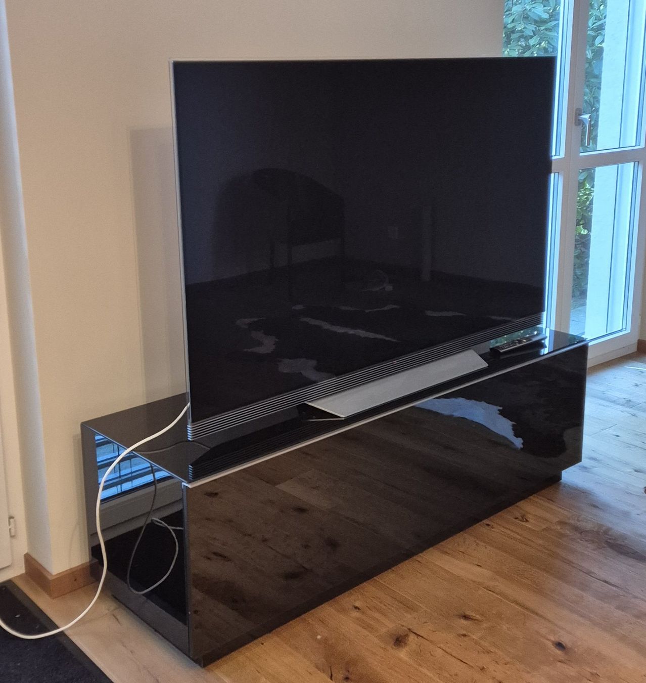 Mobili TV: TV-Möbel Hochglanz - schwarz - mit Glasabdeckung – Usato da Flurlingen venduto da gab_6z8x