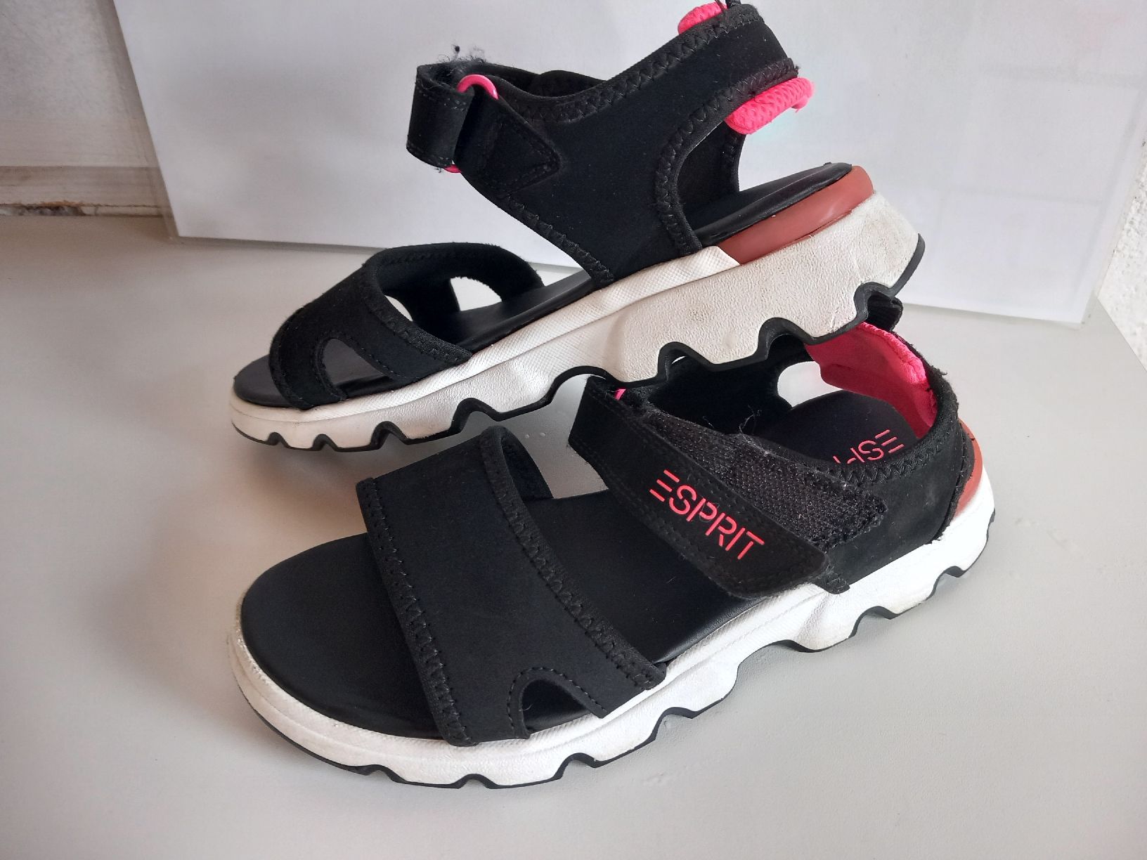 Esprit Scarpe per ragazze: Sandalen ESPRIT Schwarz Pink Grösse 34 – Usato da Sonnental venduto da OlgaB83 1