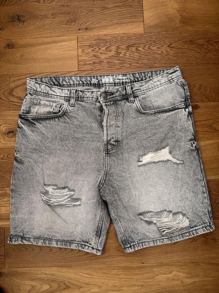 Primark Pantaloni: Kurze Hose Primark Straight W36 – Usato da Münchwilen TG venduto da giu_75tp