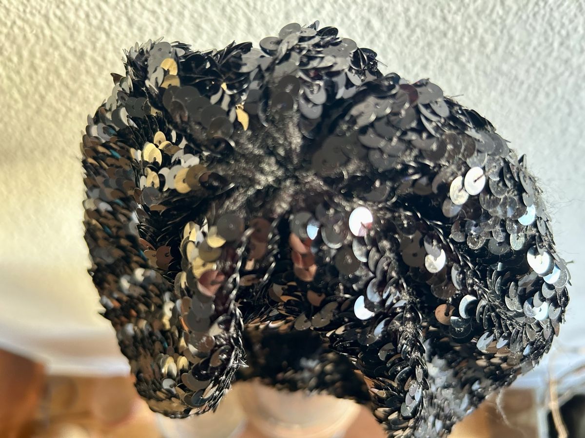 Copricapi, berretti & cappellini: Hübsche schwarze Pailletten Mütze – Nuovo (secondo la descrizione) da Stäfa venduto da yumai1 3