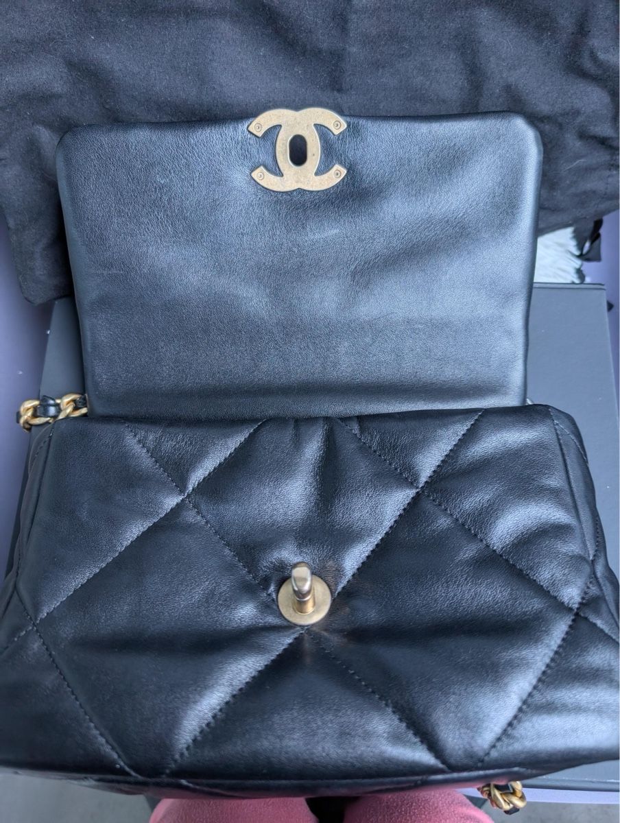 Chanel Taschen für Damen: Authentic Chanel 19 Bag, Top Zustand – Gebraucht aus Zürich von jia_57tp 4