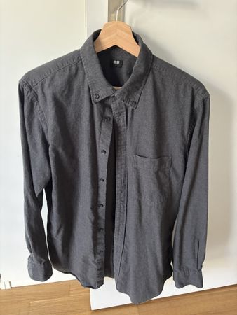 Uniqlo grey shirt L