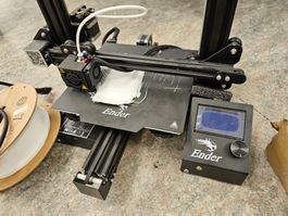 3D Drucker Ender mit Zubehör und neuer Spuhle Filament