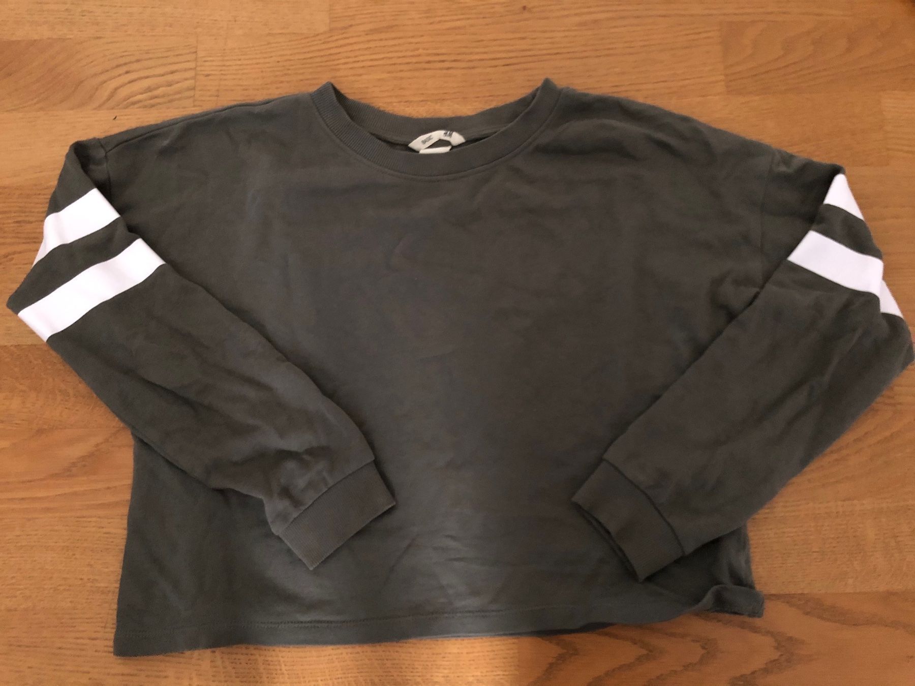 H&M Pulls et sweat-shirts: PULLOVER H&M 158/164 oliv – D'occasion à Wattwil par jopara