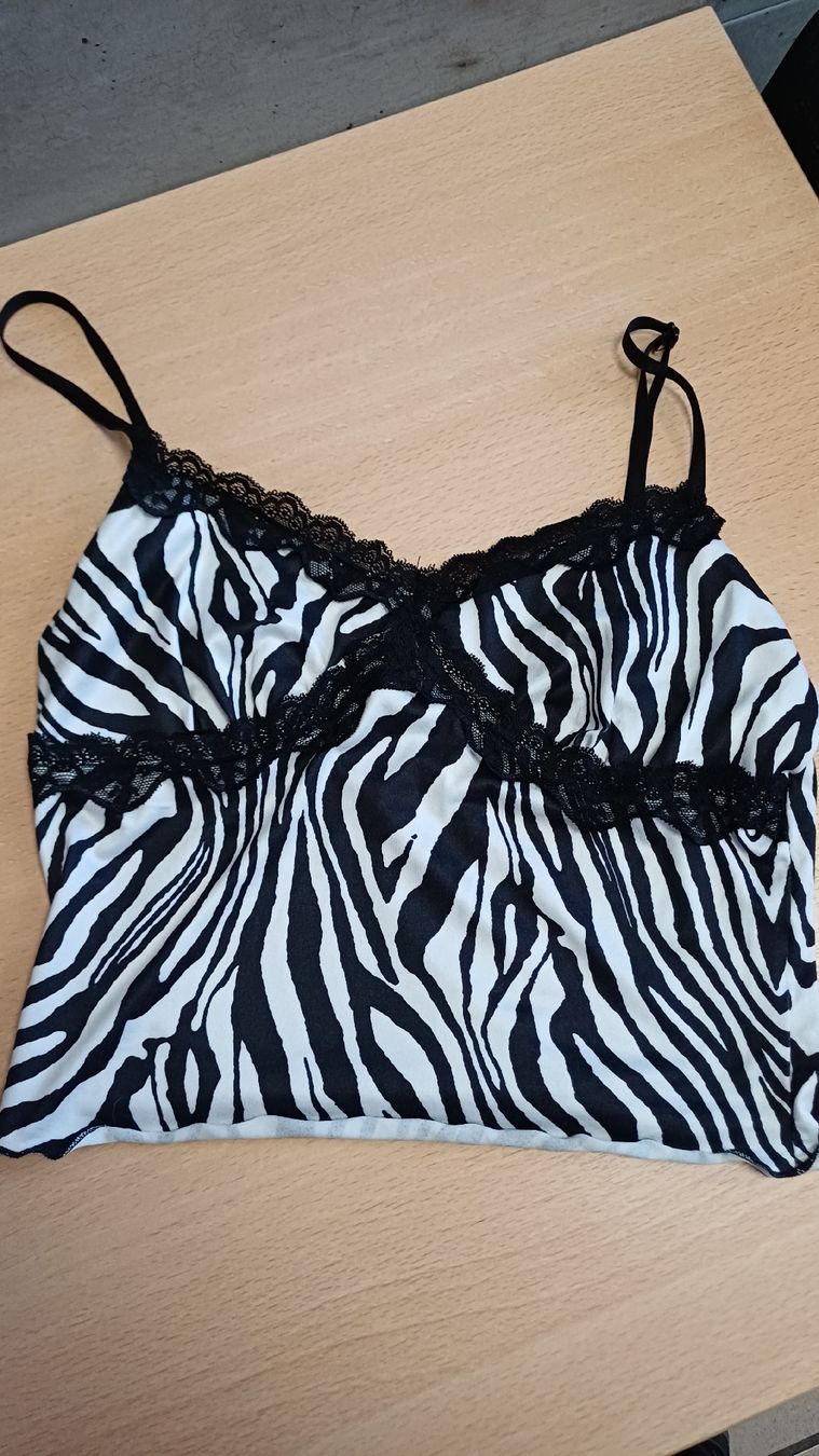 Tops: Top noir et blanc – D'occasion à Bex par Sakito