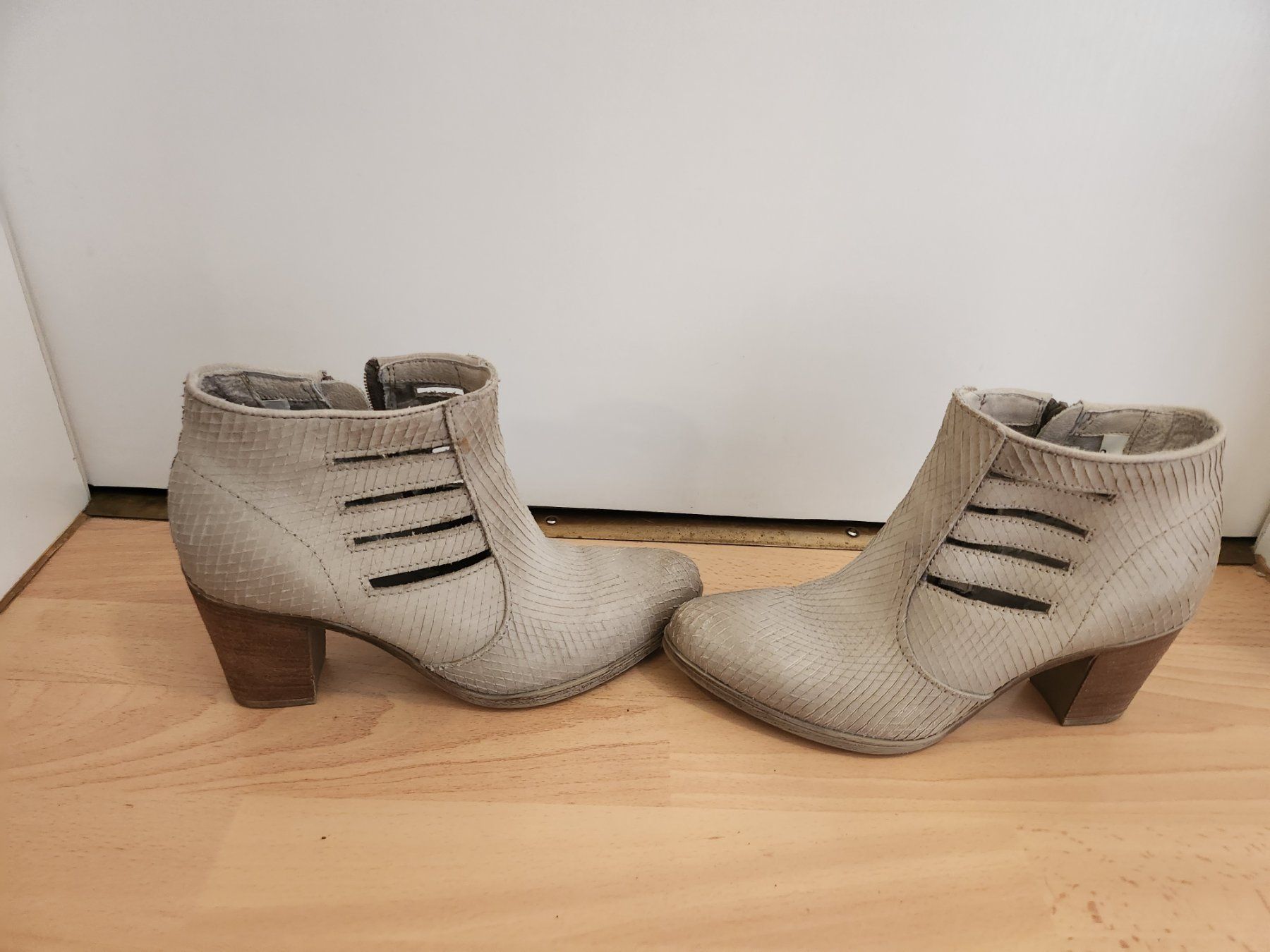 Damenschuhe: Leder Stiefeletten – Gebraucht aus Kefikon TG von Livline 1