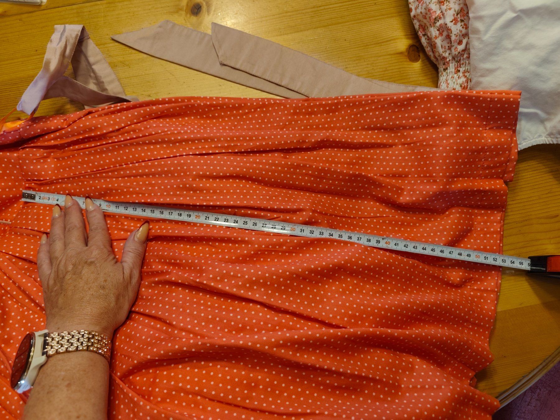 Kostüme: Dirndl Fabrikneu 40 mit Bluse Tracht – Neu und originalverpackt aus Meinisberg von Destiny1972 5