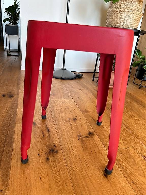 Sgabelli: Metallhocker rot – Usato da Hofstetten SO venduto da Ingrid007 1