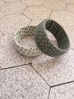 Armreifen Stoff weiss/gruen mit Sternen/Punkten 2 Stk.