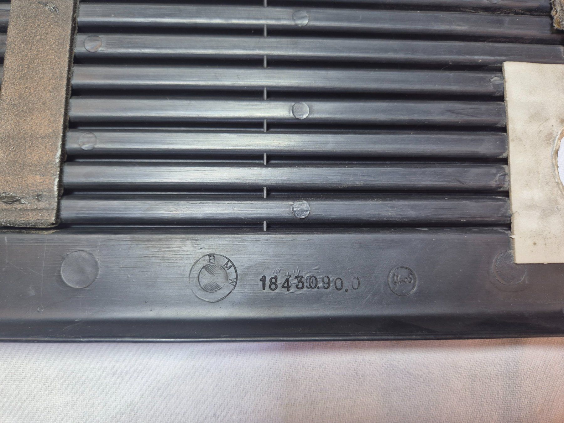 BMW Tutti pezzi di ricambio auto: BMW E21 Heckblende,Heckabdeckung,Heckverkleidung – Usato da Bremgarten AG venduto da Osella5 2