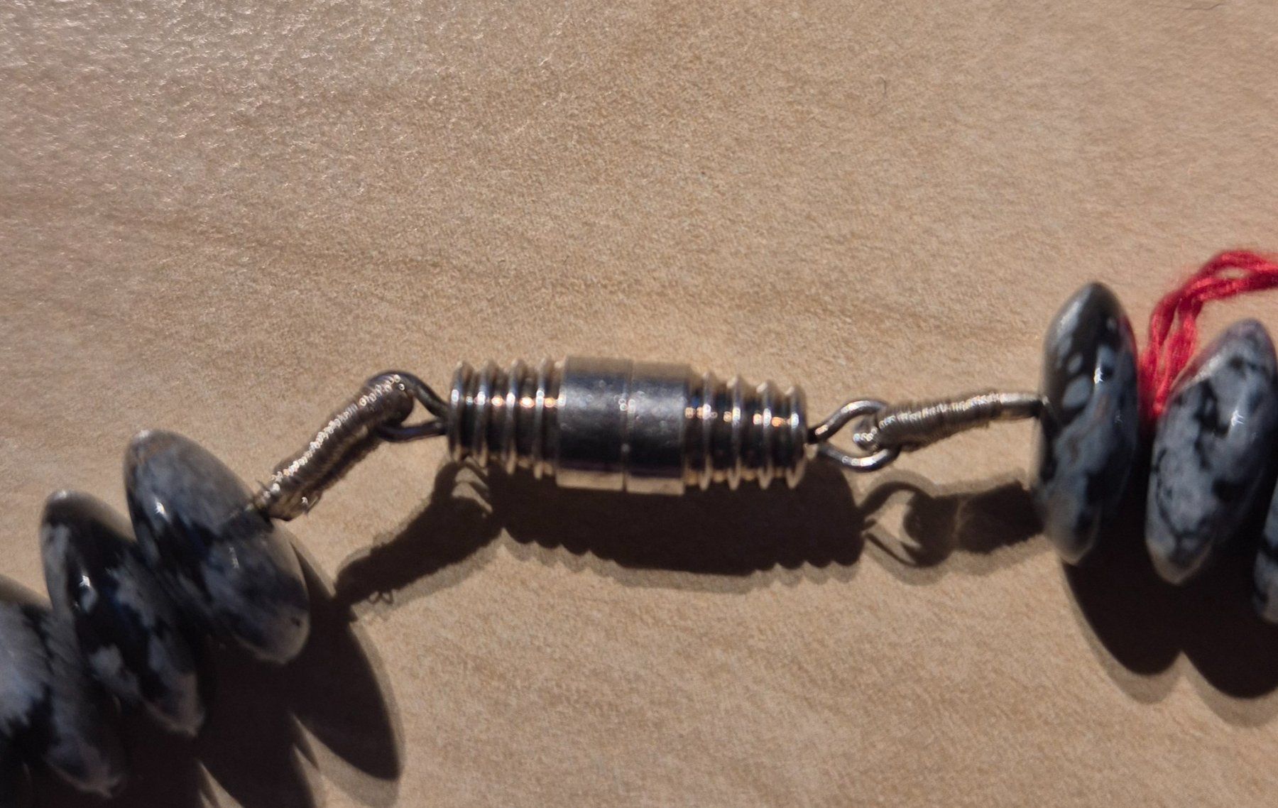 Catenine: Schneeflocken-Obsidian Halskette – Usato da Thun venduto da tinu2031 1