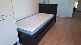 Lit une place avec tiroirs, sommier et matelas état neuf