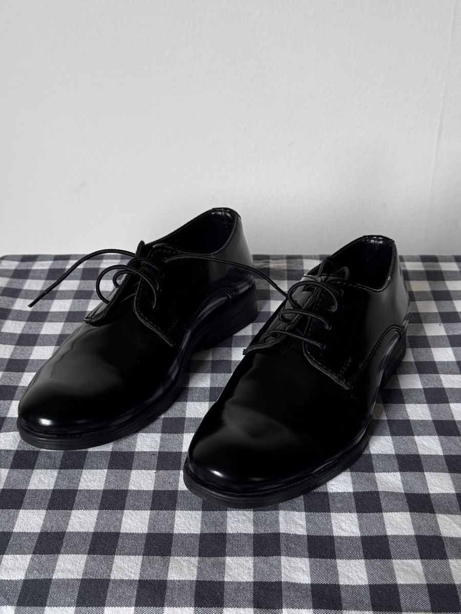 Chaussures garçon: Kinder Lackschuhe Grösse 31, gebraucht – D'occasion à Basel par spassbremse