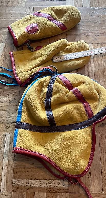 Copricapi, berretti & cappellini: Leder Fell Mütze Retro – Usato da Windisch venduto da MaliHoli