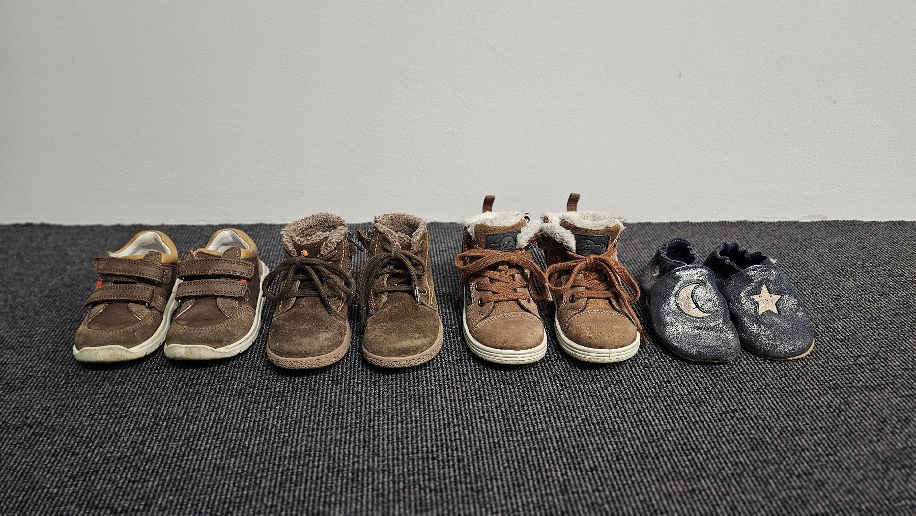 Schuhe für Jungen: 4 Paar Kinderschuhe Gr. 22/23 – Gebraucht aus Bachenbülach von rejtschel