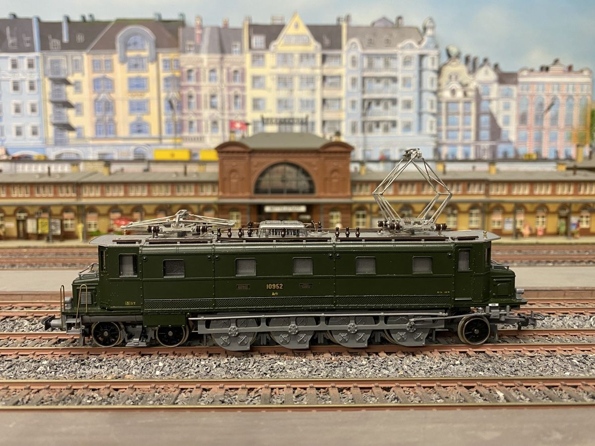 Liliput Modelleisenbahnen: Liliput 4750 SBB Ae 4/7 – Gebraucht aus Glattpark (Opfikon) von anywaya23