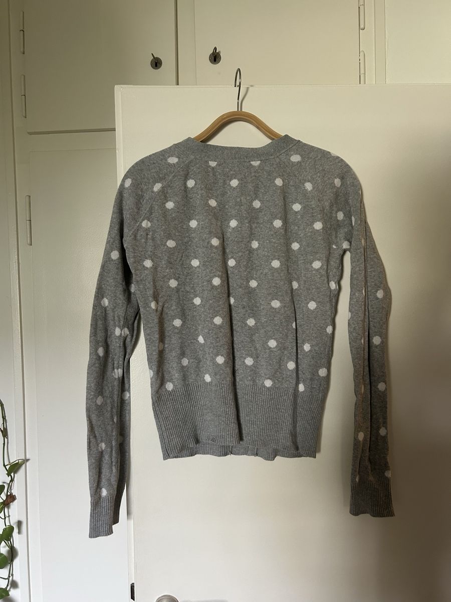 Pulls & Sweat-shirts: Grey polka dot cardigan – D'occasion à Zürich par ori_9dcy 1