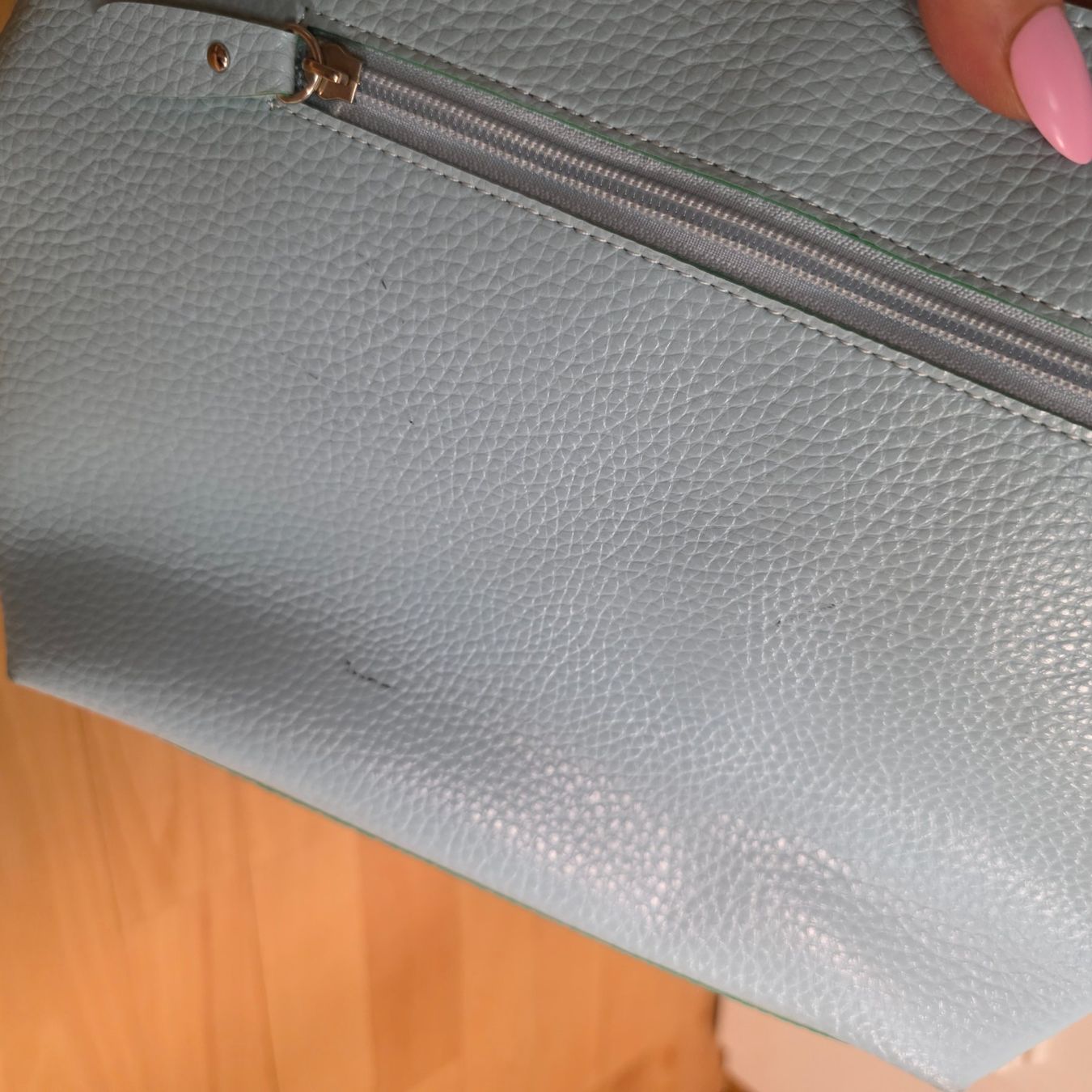 Taschen für Damen: Hellblaue Handtasche mit Blütendetail – Gebraucht aus Wald ZH von CapLux 9