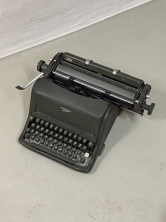 Macchine da scrivere: Hermes 8 Standard Schreibmaschine – Usato da Zürich venduto da dzoz
