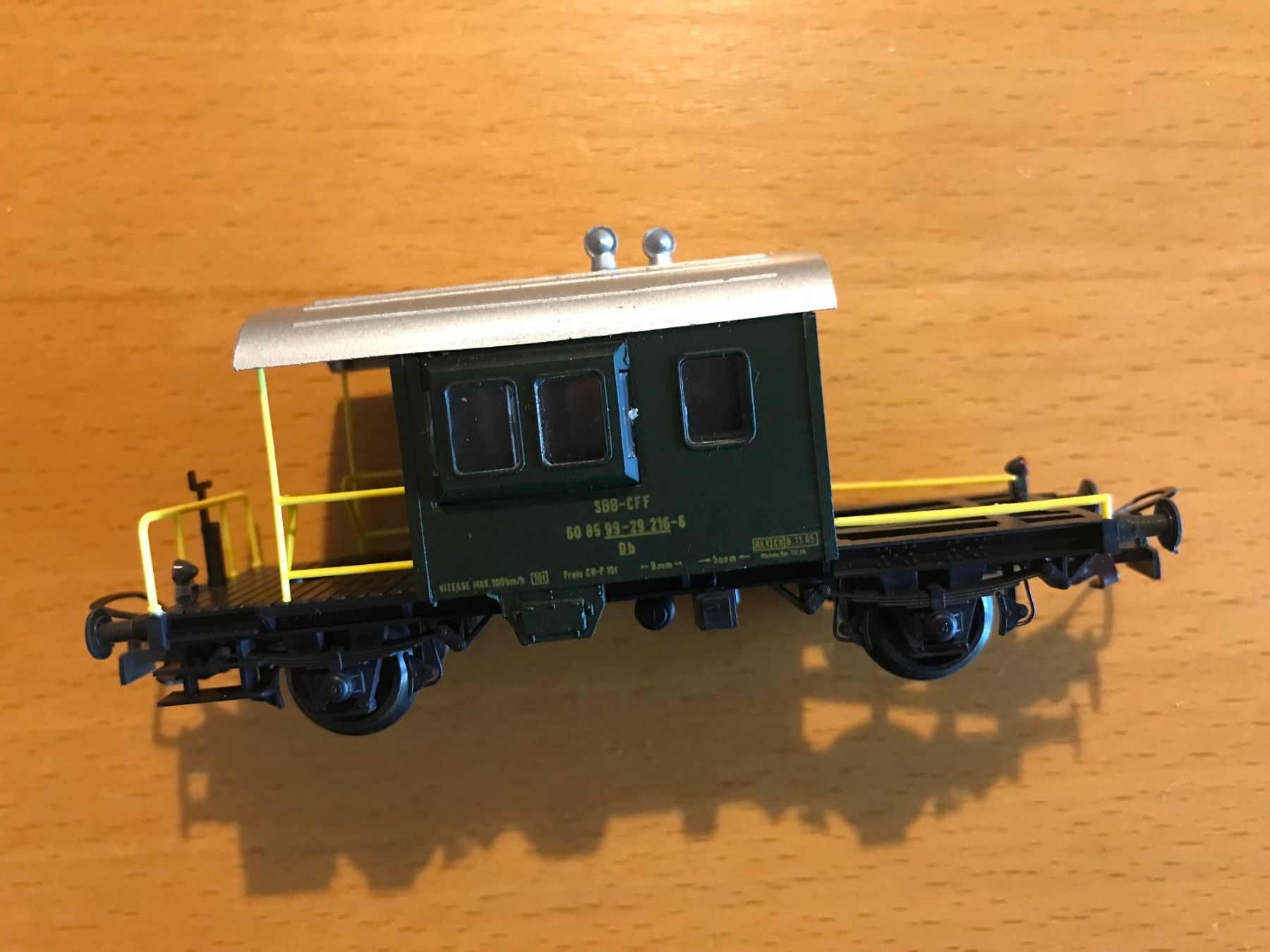 Liliput Modellini di ferrovie: Liliput SBB Zugbegleitwagen Sputnik – Usato da Luzern venduto da mey_s13