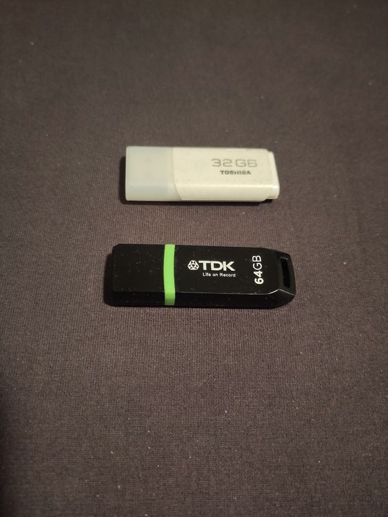 2 Memory Sticks Kaufen auf Ricardo