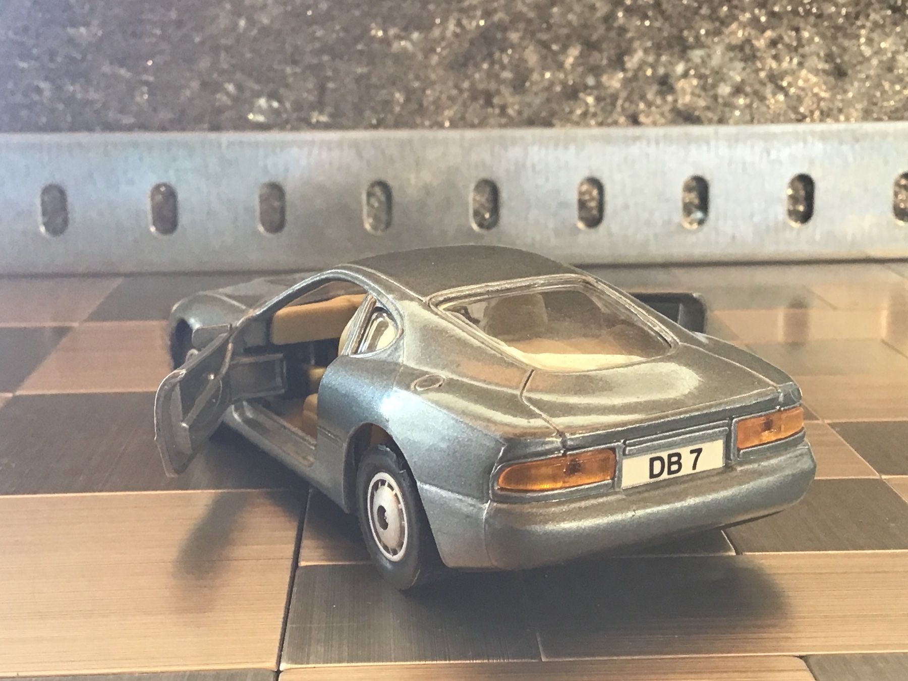Maisto Modellini d'auto: MAISTO SUPERCAR COLLECTION ASTON MARTIN DB7 – Usato da Männedorf venduto da Spezial-Modelle 2