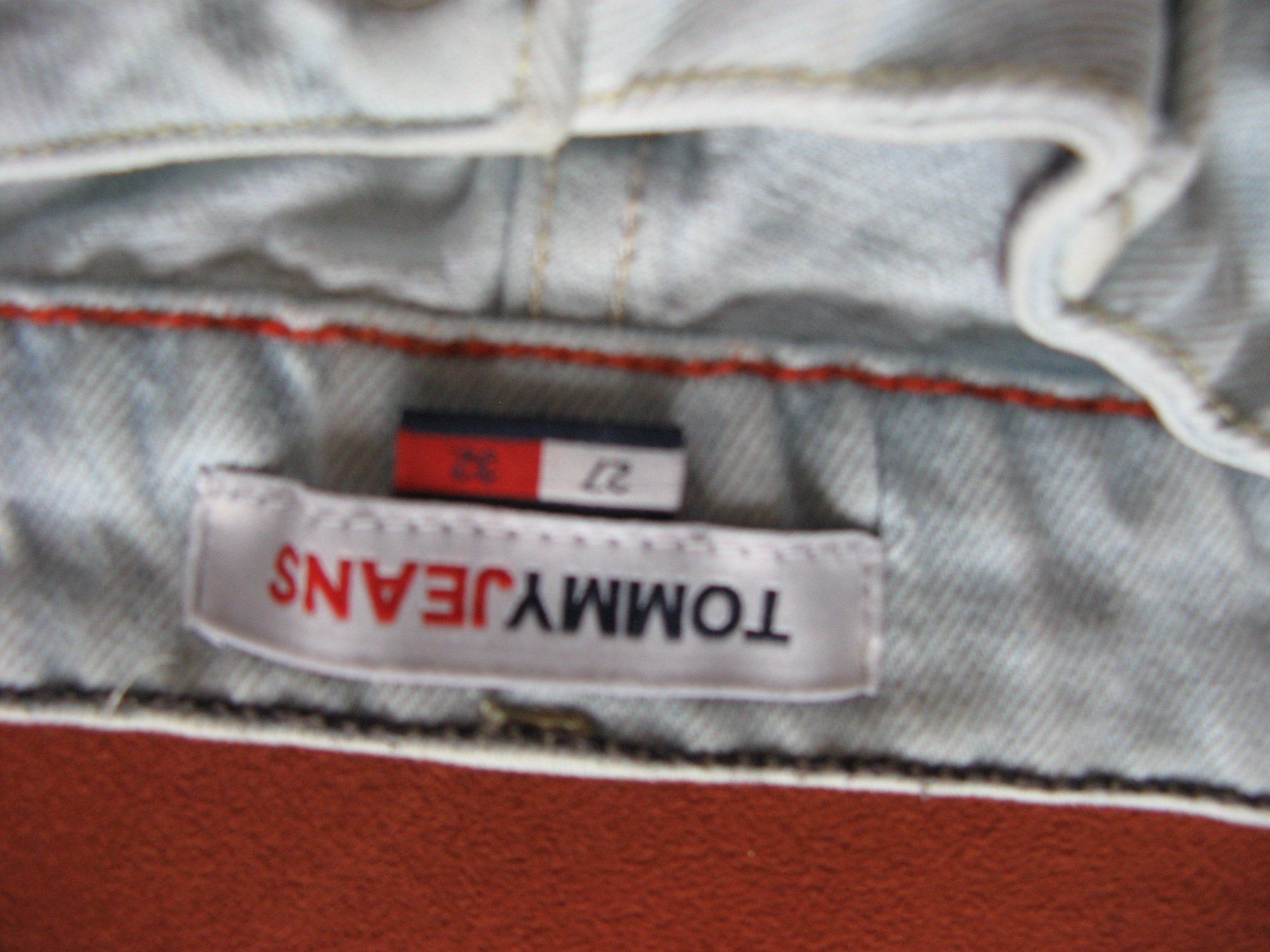 Tommy Hilfiger Jeans: Tommy Hilfiger Jeans W27 L32 – Usato da Zürich venduto da apil 7