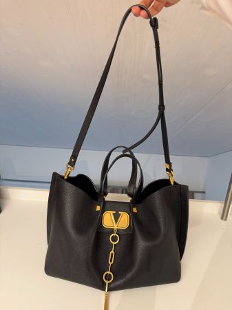 Valentino Tasche schwarz mit Golddetails guter Zustand
