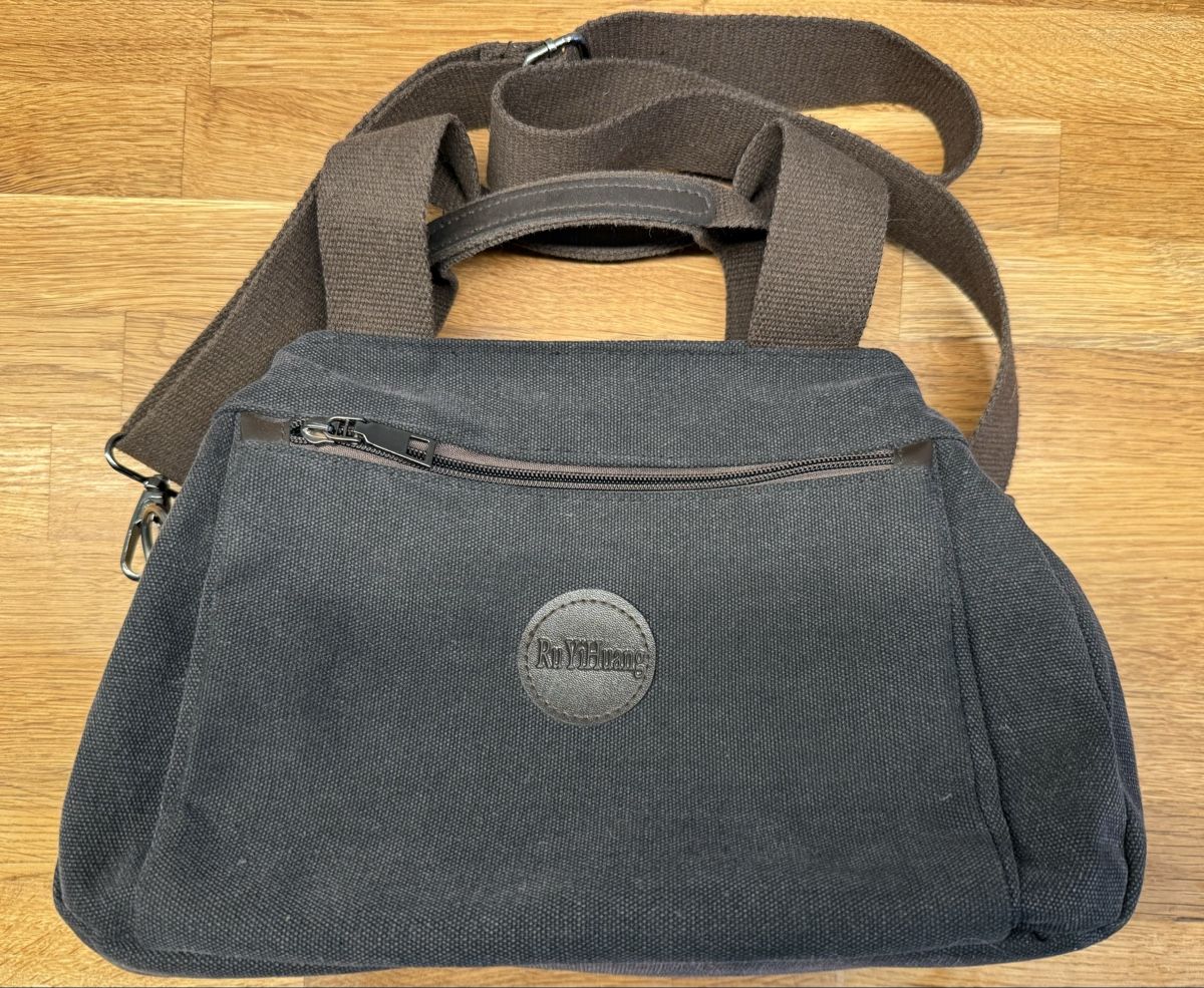 Taschen für Damen: Geräumige Umhängetasche, viele Fächer, braun – Gebraucht aus Dürnten von elload