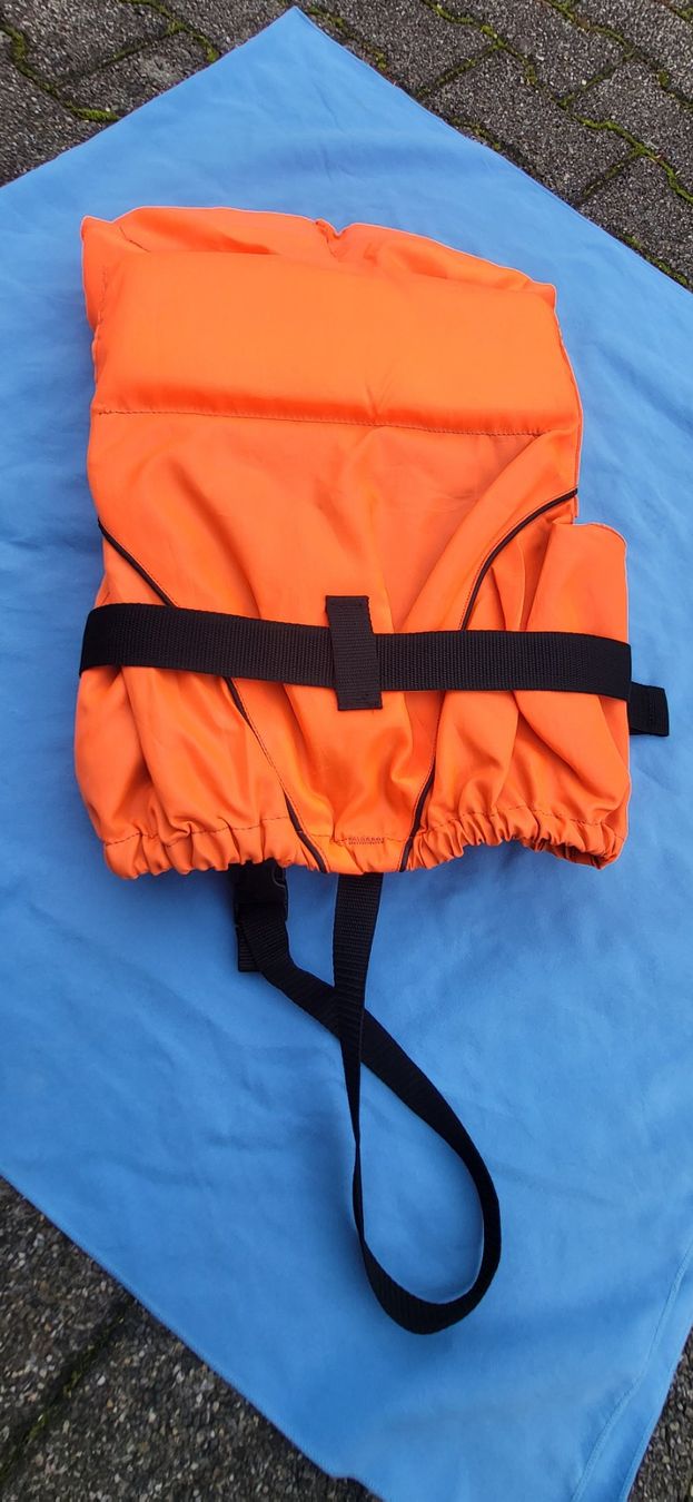 Helly Hansen Schwimmwesten: Kinderschwimmweste der Marke Helly Hansen – Gebraucht aus Gebenstorf von Brige77 1