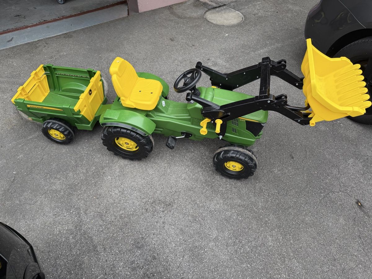 John Deere Fahrzeuge für Kinder: Verkaufe Kinder Traktor John Deere mit Frontlader und Anhäng – Gebraucht aus Widnau von RenGi800