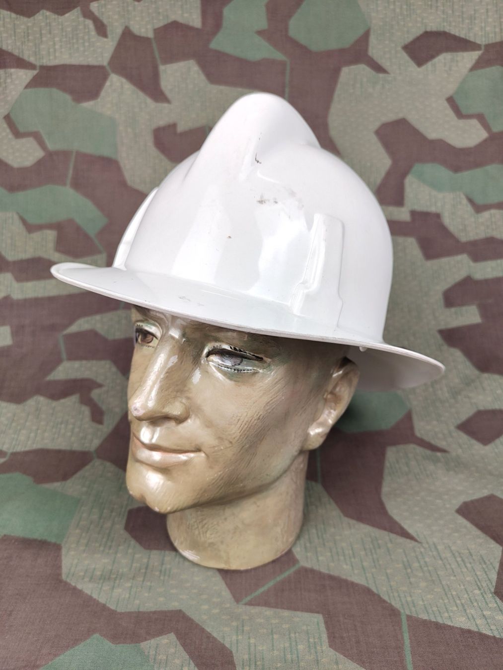 Uniformi:  Helm Feuerwehr MSA – Usato da Bauma venduto da SwissMilitaria