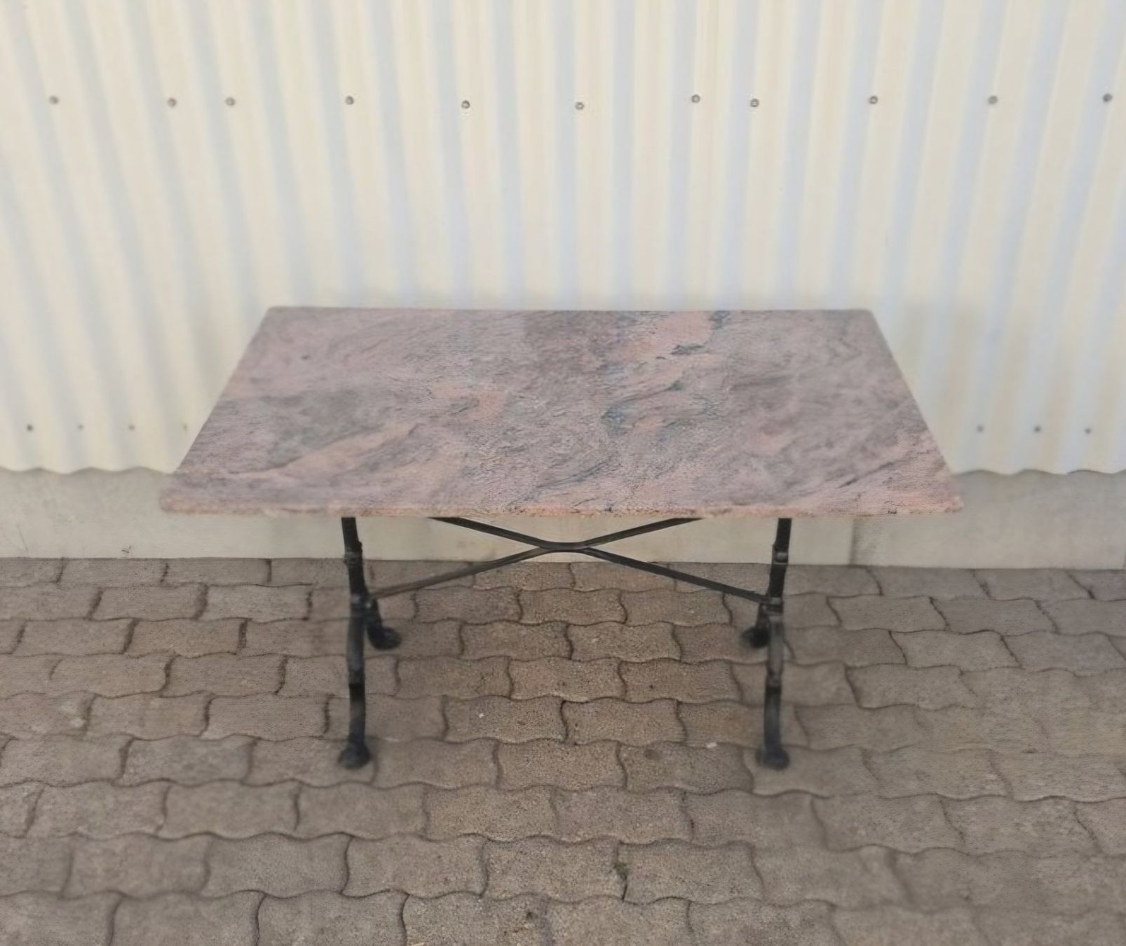 Tavoli: Granittisch / Balkontisch / Gartentisch – Usato da Etzgen venduto da juj_b678