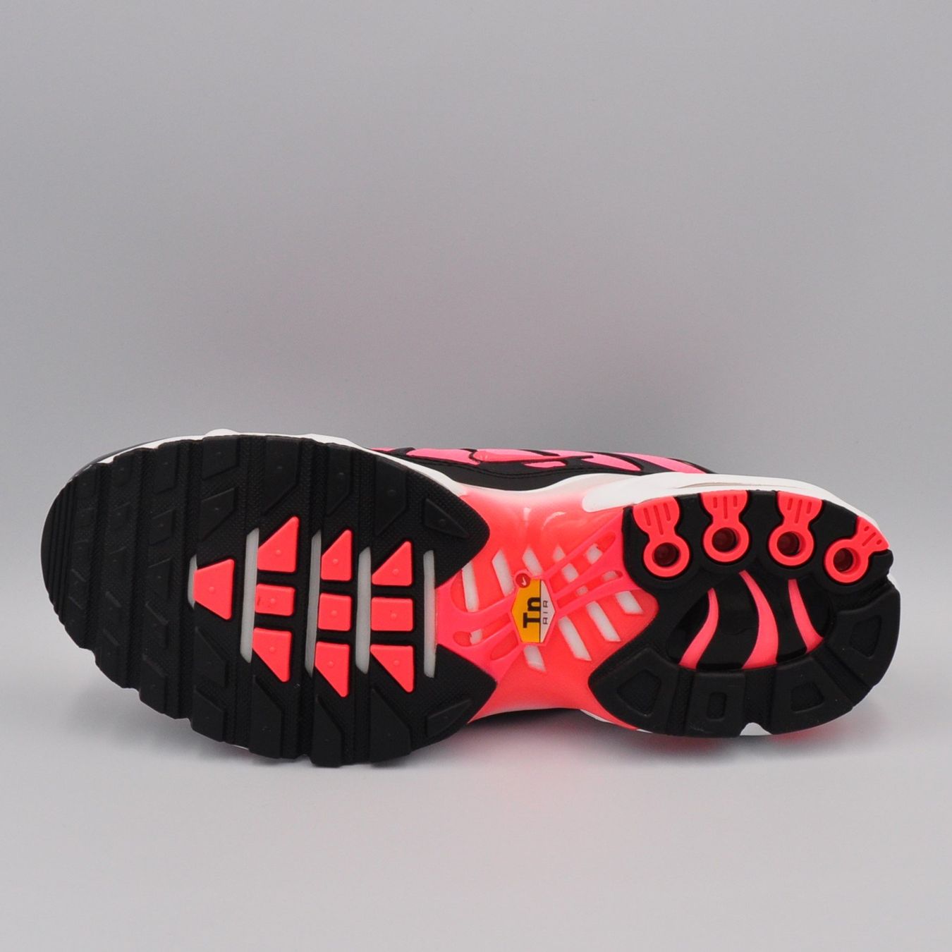 Nike Scarpe da donna: Nike Air Max Plus TN Pink 38.5 – Nuovo e nell'imballaggio originale da Bern venduto da SneakerheavenLT 4