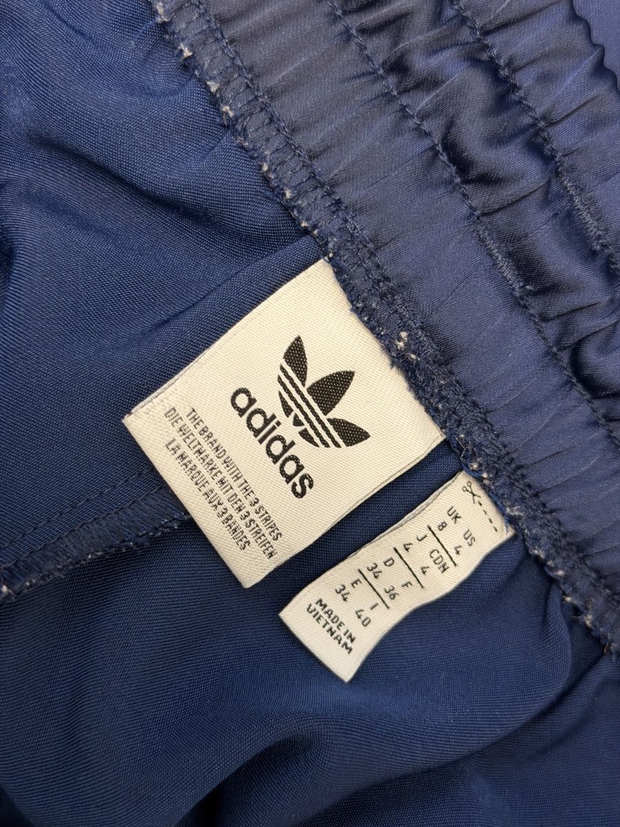 Adidas Pantaloni: Adidas Satin Pants  – Usato da Bachenbülach venduto da cec_8j5s 1